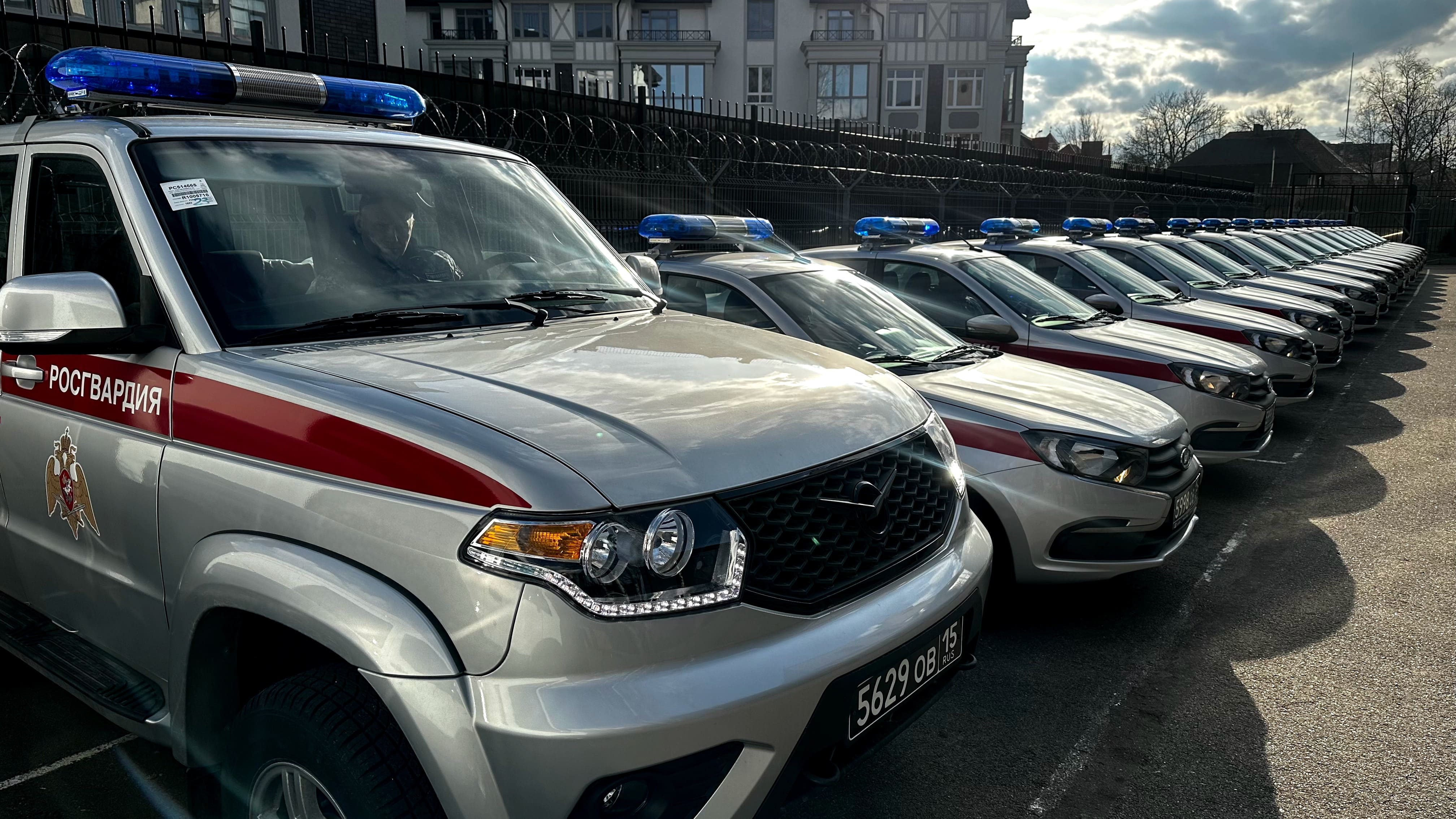 В Калининграде росгвардейцы получили новые служебные автомобили