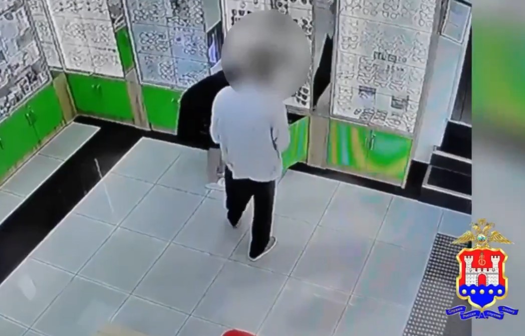 В Калининграде по горячим следам задержали мужчину, которого подозревают в краже из магазина оптики
