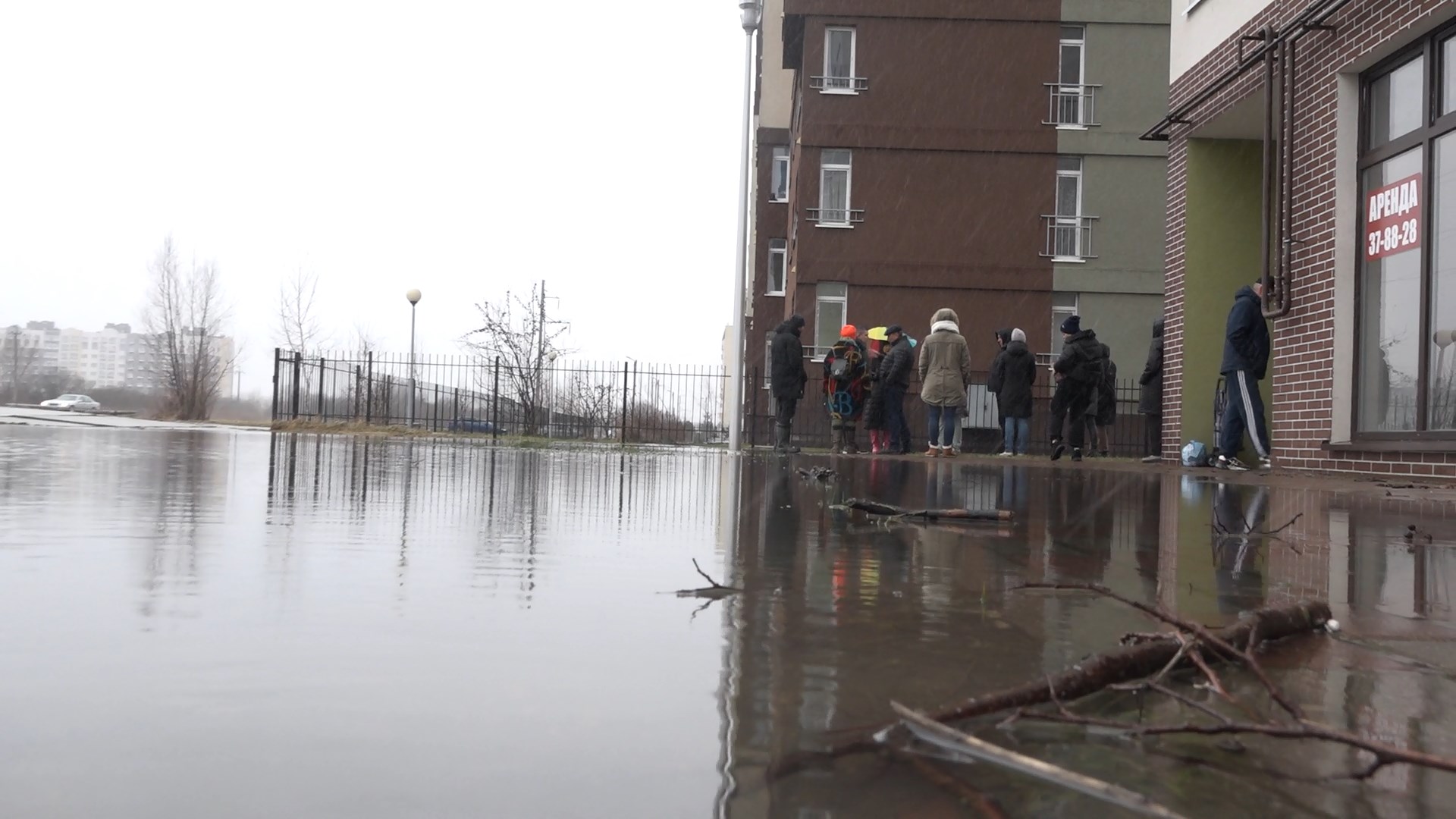 Каскад.тв - В Калининграде на улице Понартской и Карамзина полностью  затопило дворы и подвалы домов