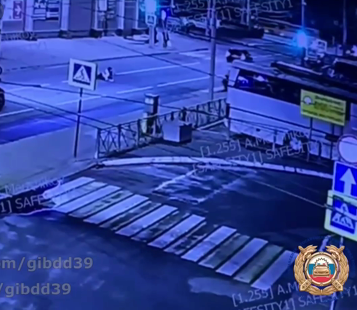 В Калининграде девушка выпрыгнула из неуправляемой машины