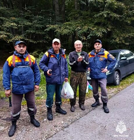  Под Гвардейском спасатели и волонтёры вывели из леса заплутавшего грибника