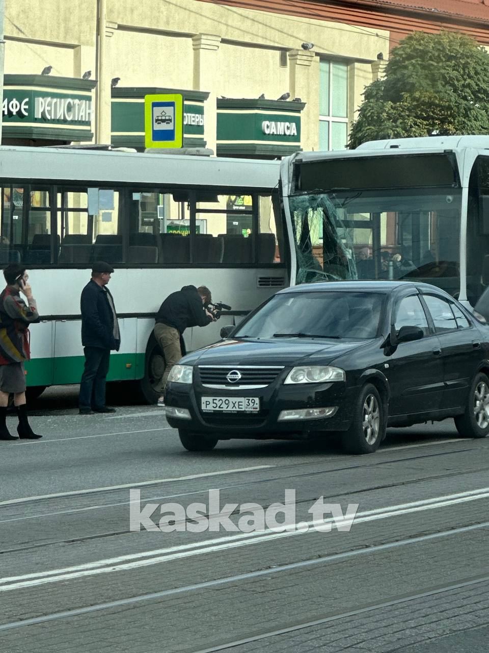 Два автобуса столкнулись на остановке у Центрального рынка | 19.10.2023 |  Новости Калининграда - БезФормата