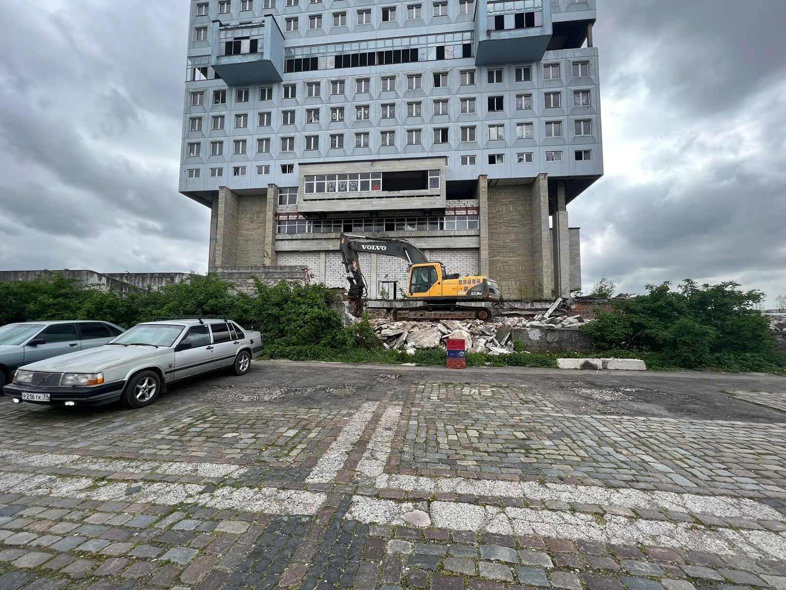 Каскад.тв - В Калининграде приступили к сносу Дома Советов