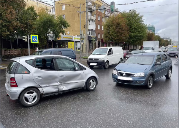 В ГИБДД рассказали подробности аварии на Ленинском проспекте в Калининграде