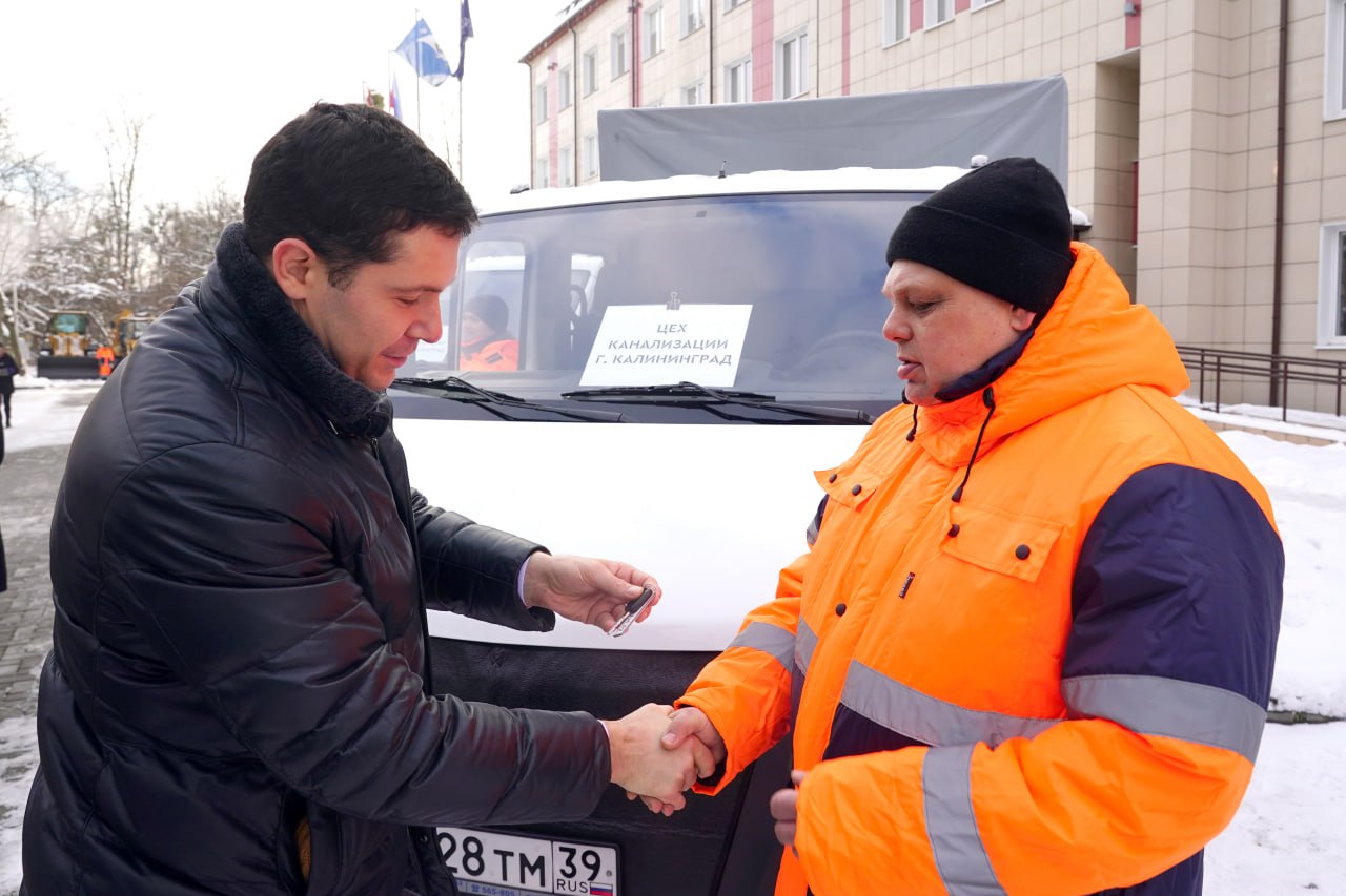 Каскад.тв - Алиханов вручил водителям областного «Водоканала» ключи от 22  машин