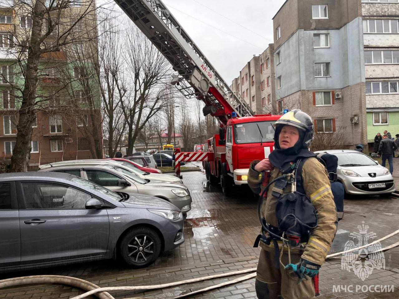 20 жильцов эвакуировали, двух детей госпитализировали при пожаре на улице Суворова в Калининграде