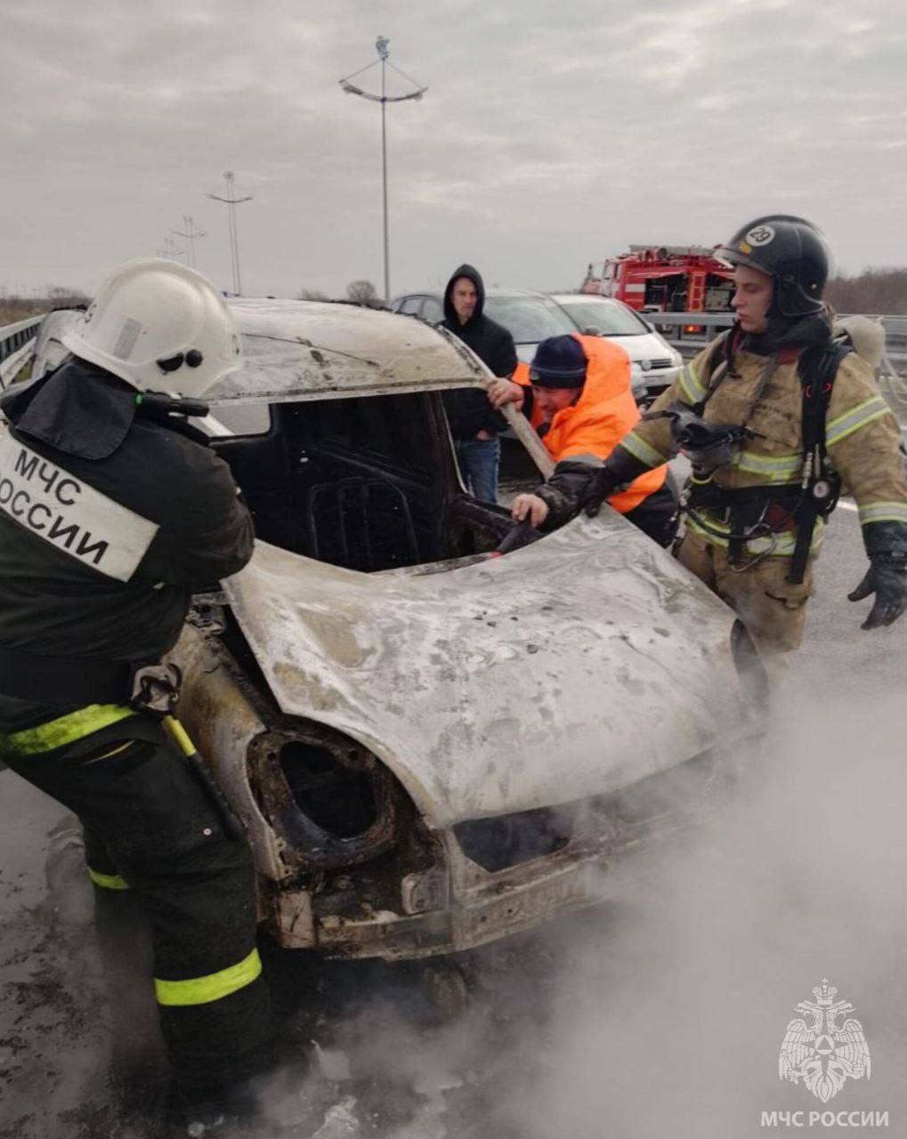 Под Зеленоградском владелец горящей машины вызвал пожарных не в тот поселок и потерял автомобиль