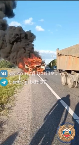 Под Калининградом на автодороге «А229» загорелся грузовик