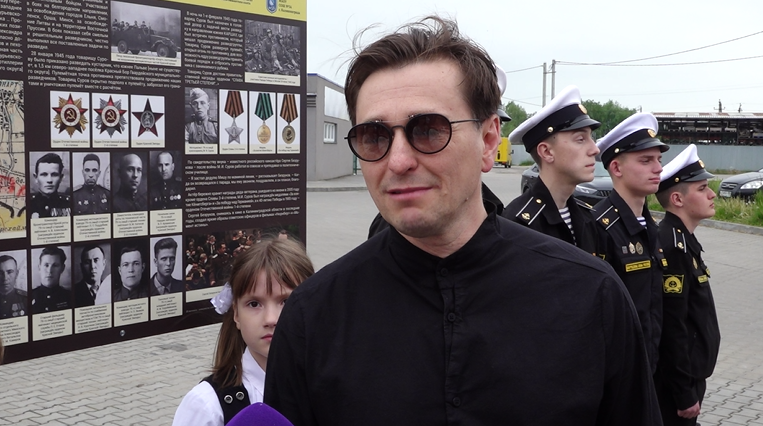 Сергей Безруков по приглашению калининградских школьников посетил Янтарный край