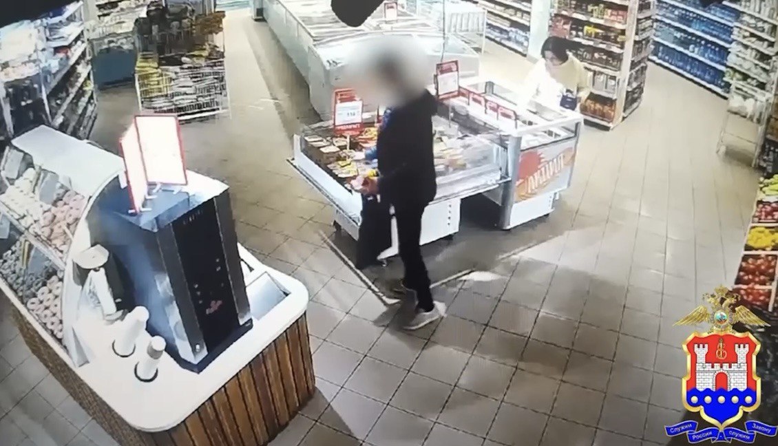 Шопинг мимо кассы: в Гусеве задержали серийного похитителя продуктов из магазина