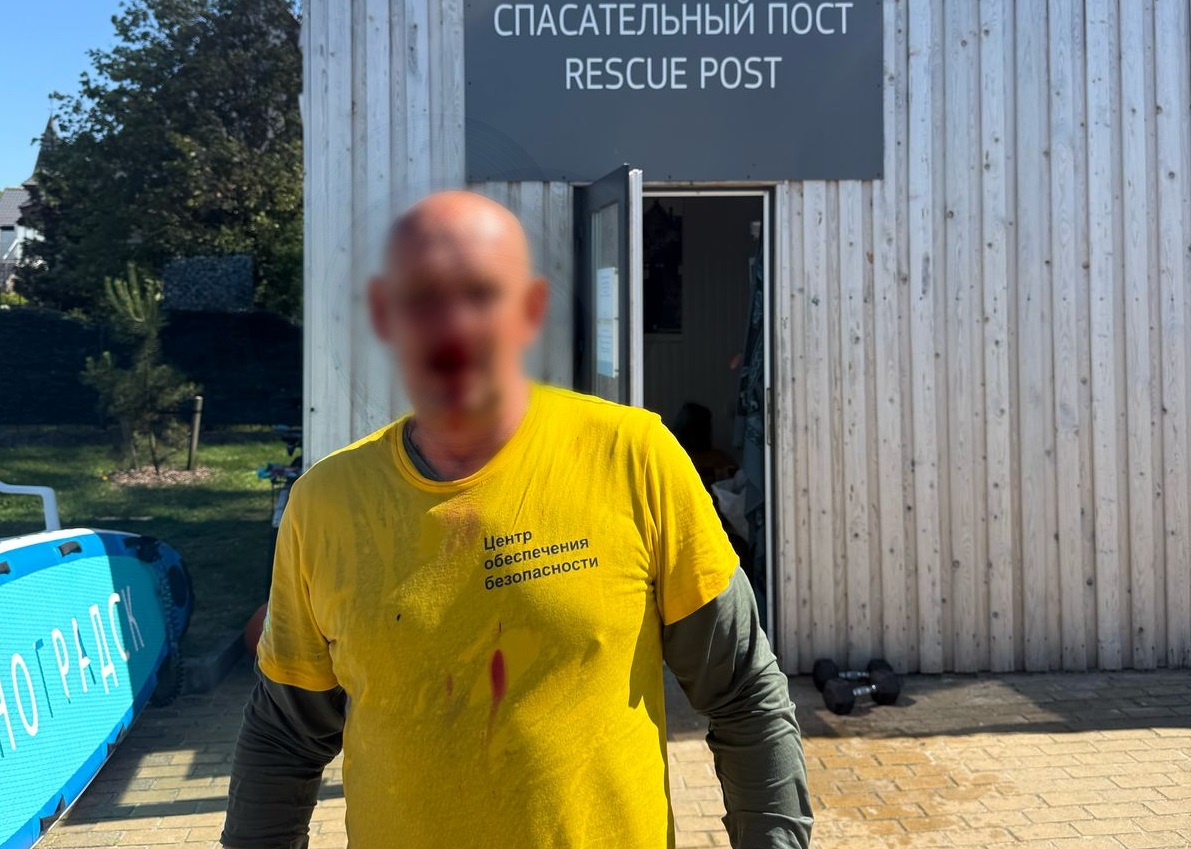 Зеленоградские спасатели получили травмы, помогая тонущим в море