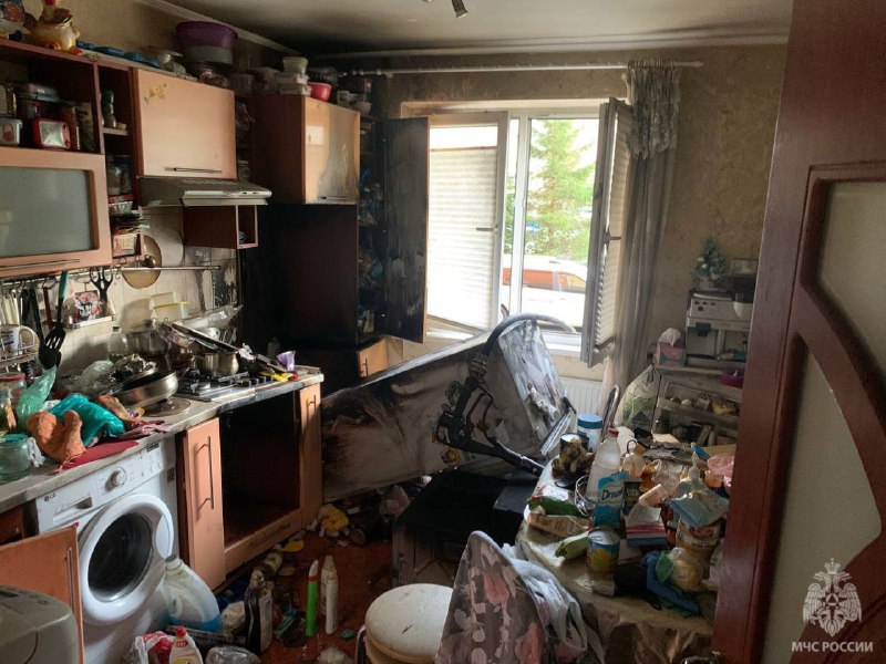 Пожарные спасли пятерых взрослых и ребёнка на Артиллерийской