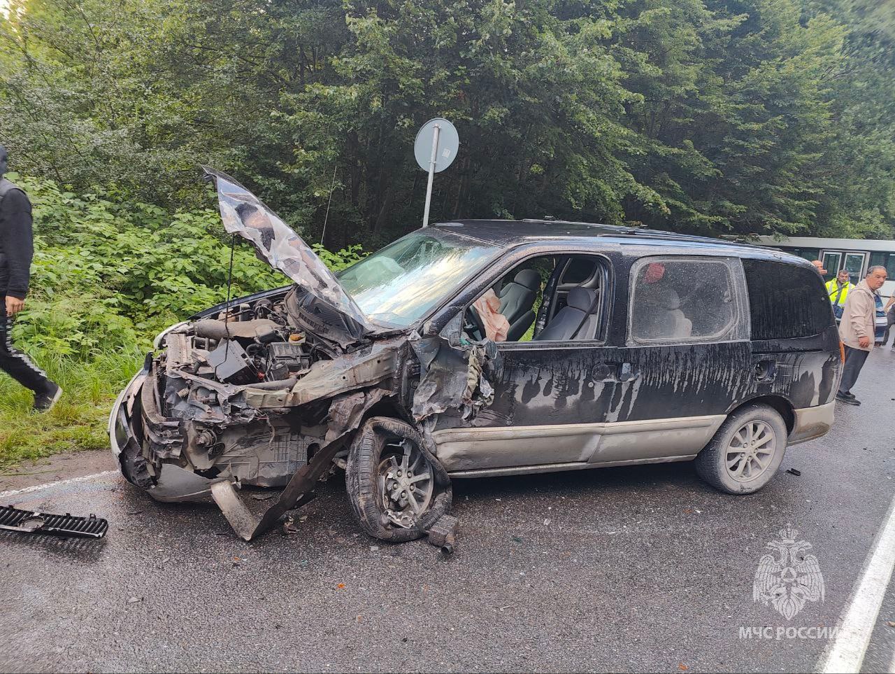 В Гурьевском районе столкнулись три автомобиля, два человека пострадали