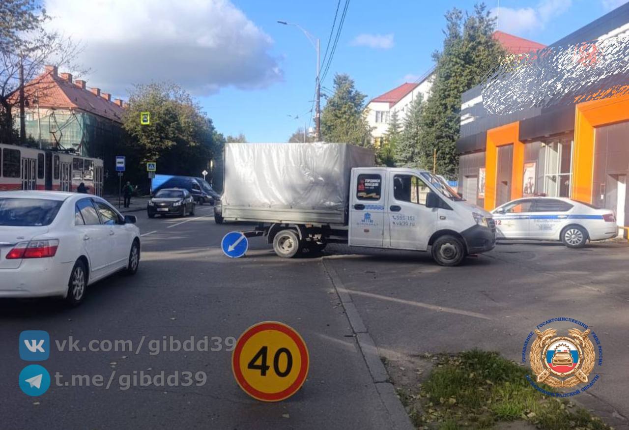 На Аллее Смелых газель сбила подростков на питбайке