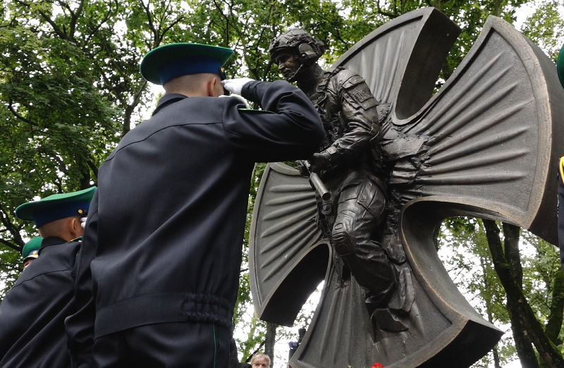 В Калининграде почтили память бойцов и мирных граждан, погибших в терактах