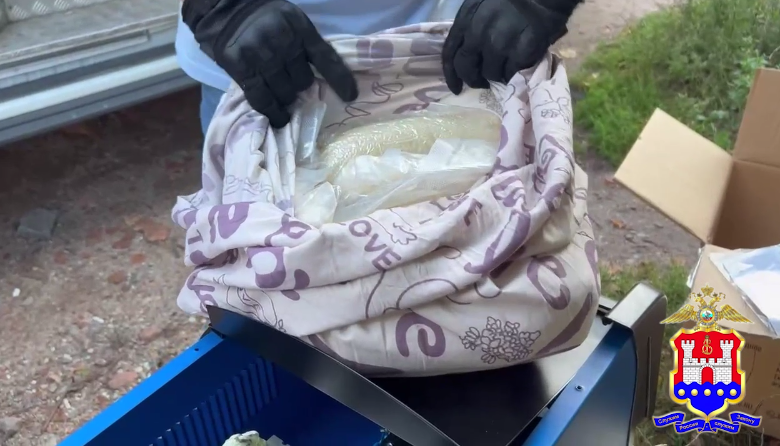 «Устроились на работу в один наркомаркет»: калининградские полицейские прикрыли поставку наркотиков из Москвы