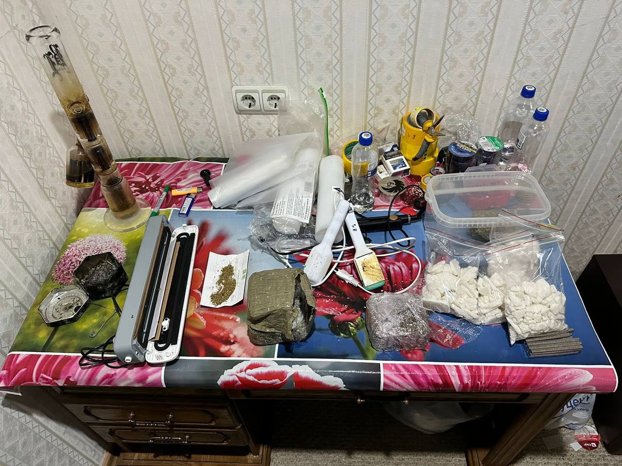 Магазин детских товаров как прикрытие: полицейские в Калининграде разоблачили наркосеть