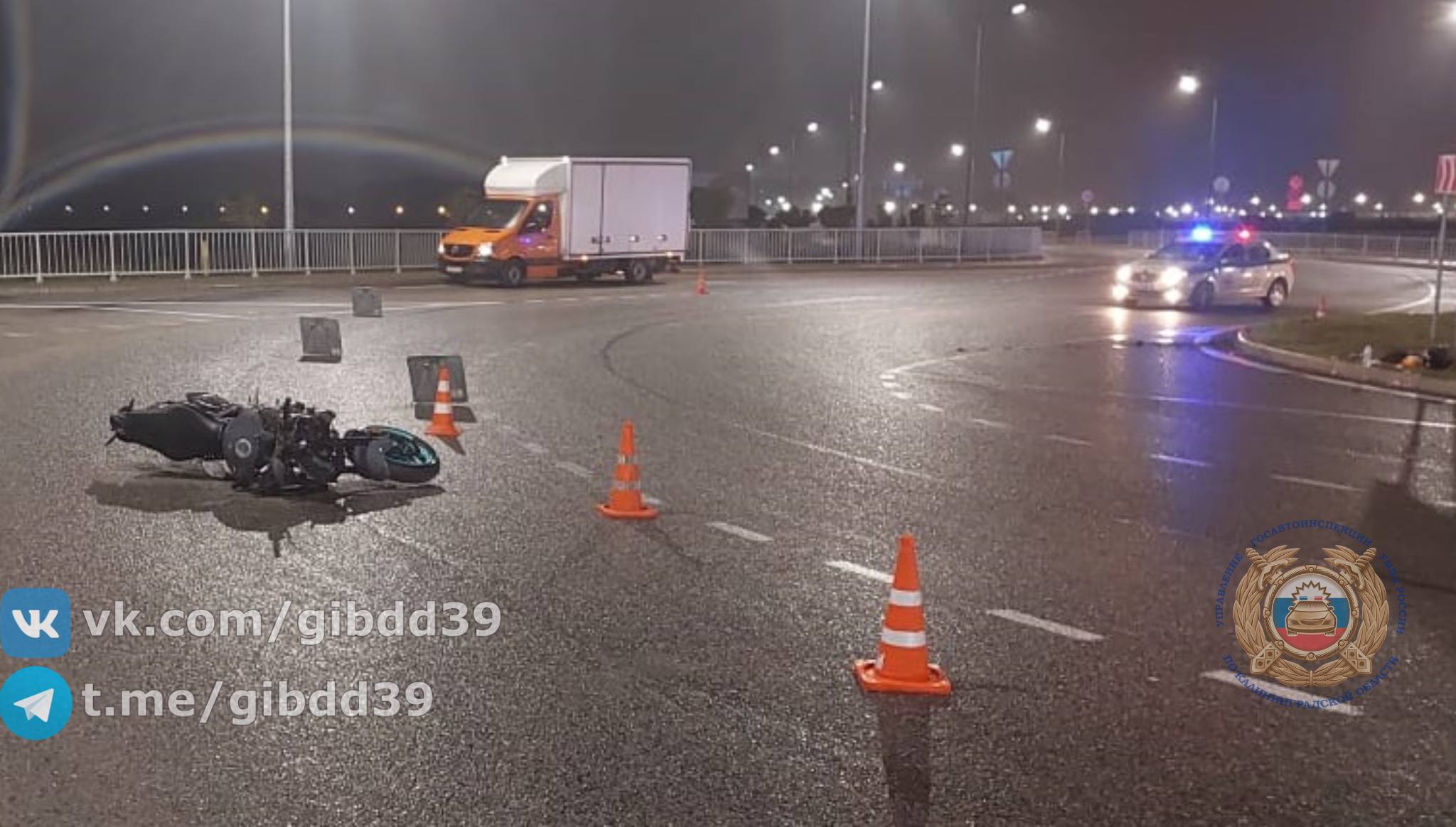 В Гурьевске на кольце мотоциклист врезался в бордюр