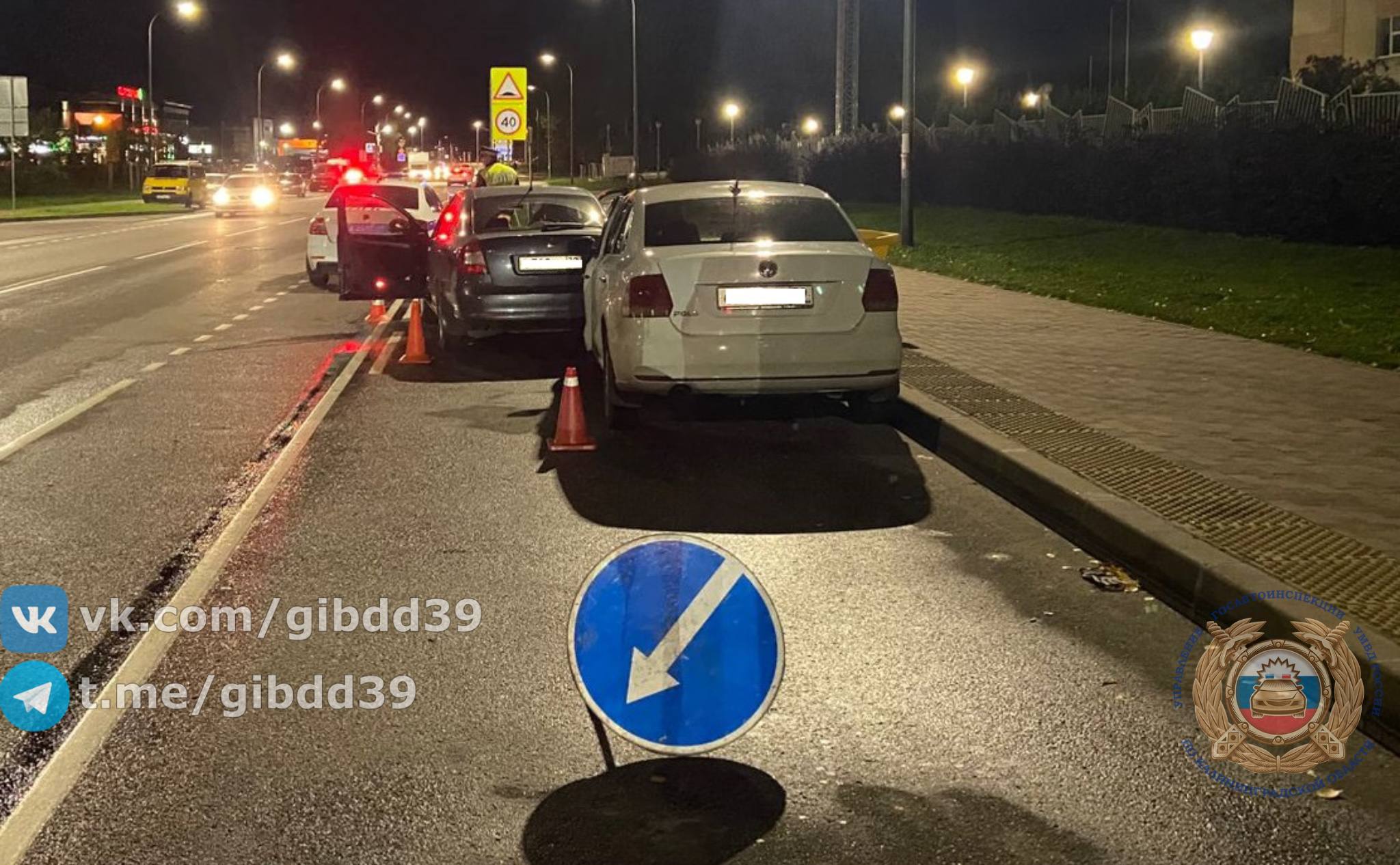 Водитель погиб на месте: на Флотской автомобиль врезался в припаркованную на дороге машину