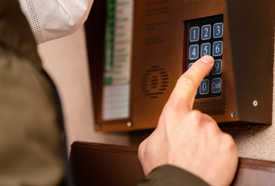 Мошенники обманули жителя Гурьевского района на 390 тысяч рублей под предлогом обслуживания домофона