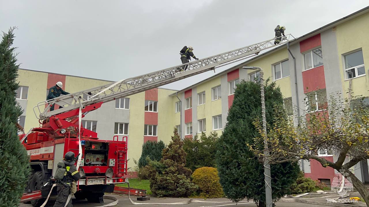 В Пионерском эвакуировали 250 постояльцев интерната для пожилых и инвалидов В Пионерском эвакуировали 250 постояльцев интерната для пожилых и инвалидов