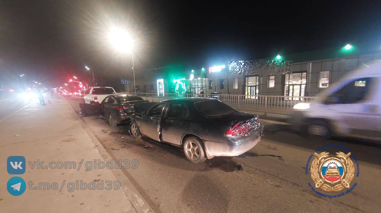 В Гурьевском районе столкнулись три автомобиля — пострадал водитель «БМВ» В Гурьевском районе столкнулись три автомобиля — пострадал водитель «БМВ»