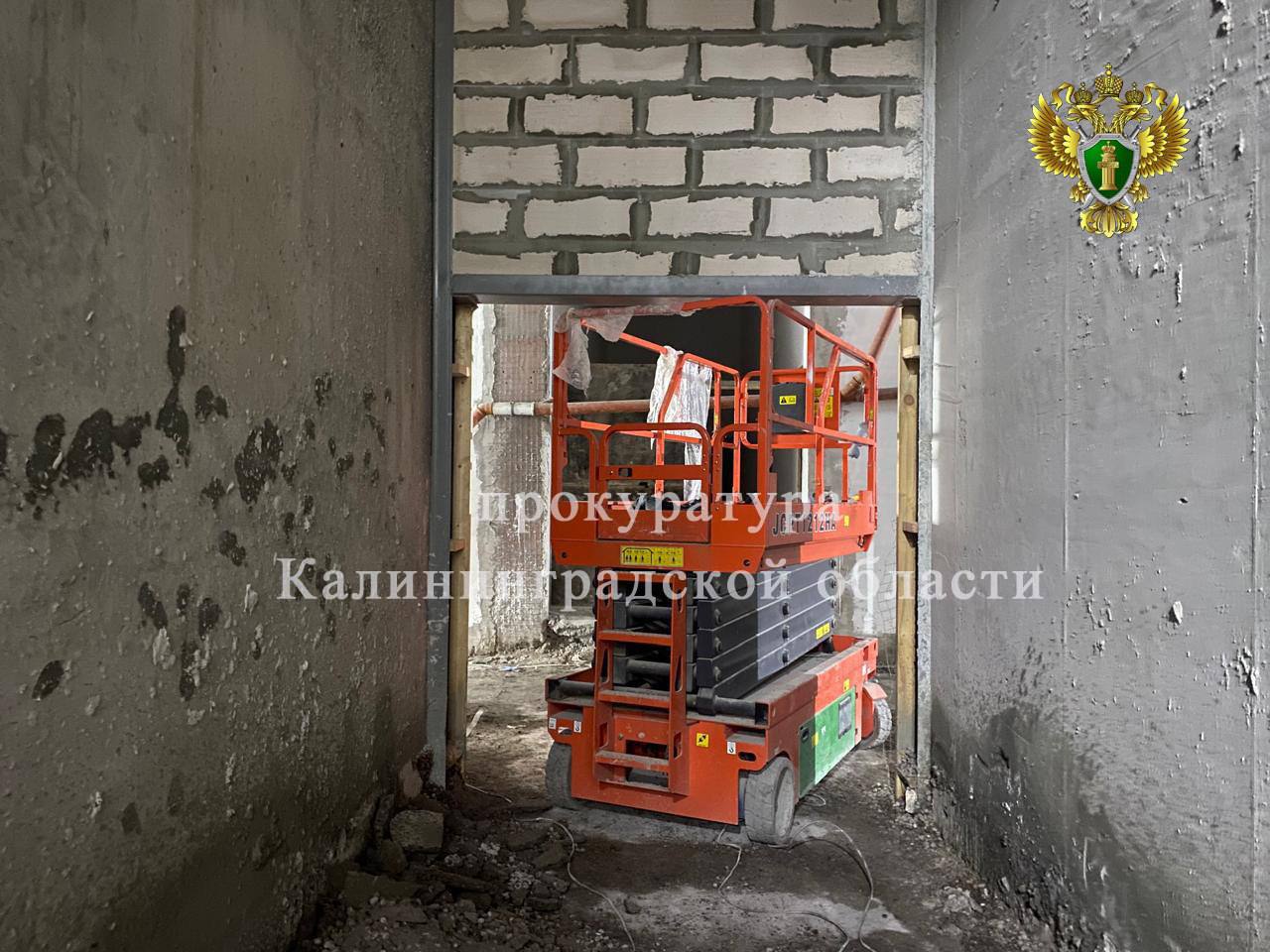 Родителям рабочего погибшего на строительной площадке на Октябрьском острове выплатят компенсацию Родителям рабочего погибшего на строительной площадке на Октябрьском острове выплатят компенсацию