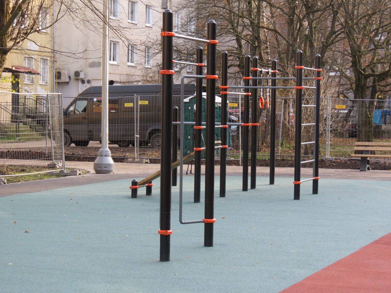 В Калининграде обновляют две спортивные площадки в районе улицы Красной В Калининграде обновляют две спортивные площадки в районе улицы Красной