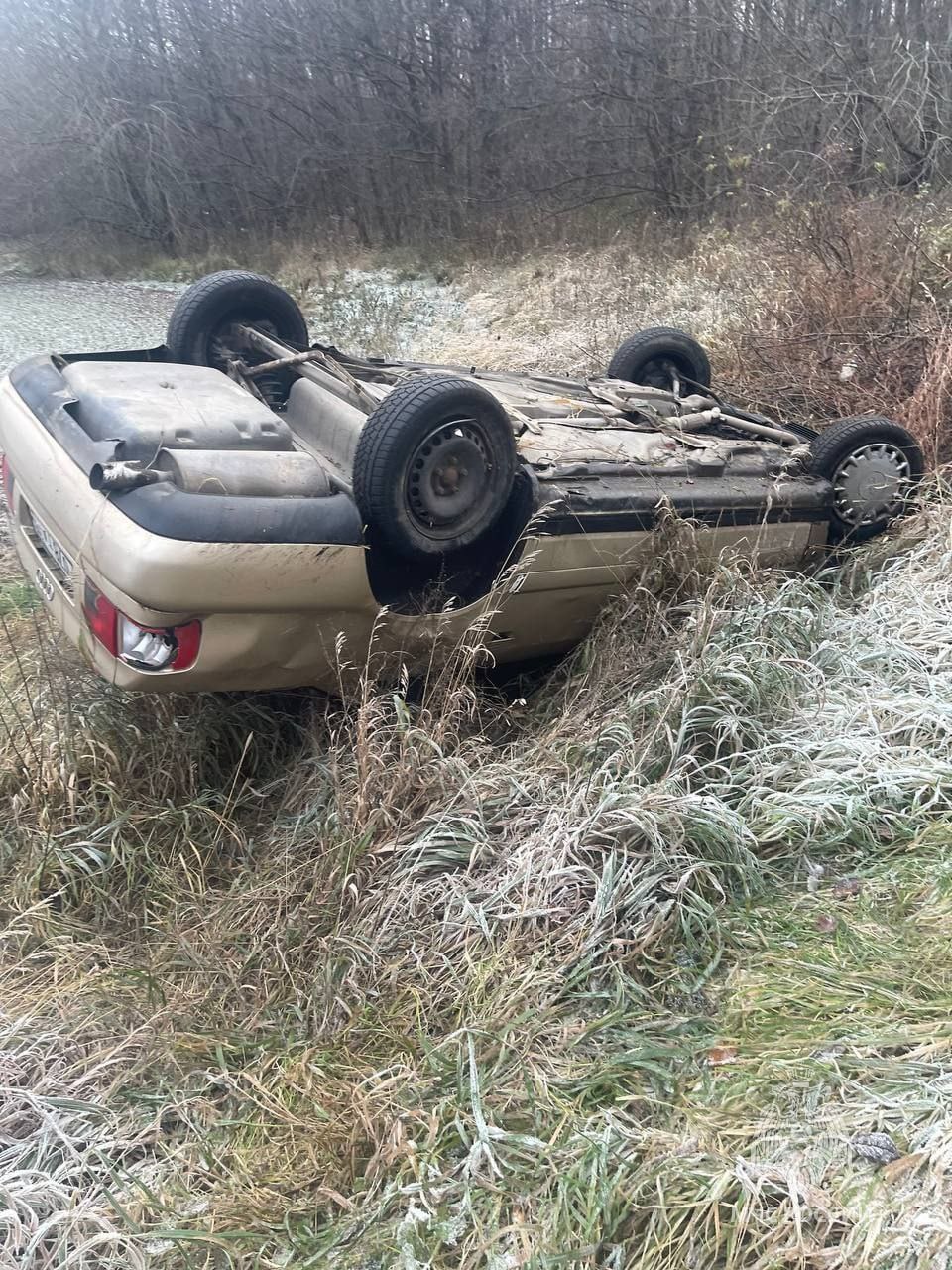 Спасатели достали трех человек из перевернутой машины в Багратионовском районе