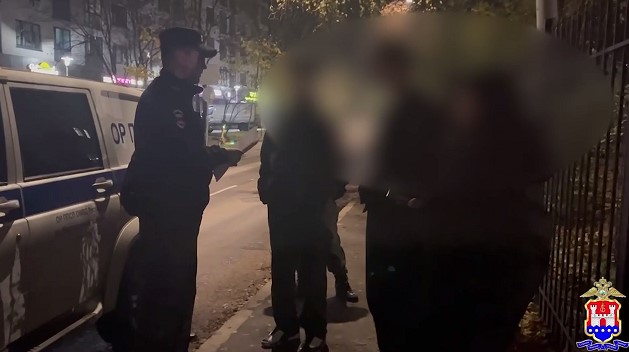 Полицейские нашли 69 подростков, которые гуляли ночью без родителей в Калининградской области Полицейские нашли 69 подростков, которые гуляли ночью без родителей в Калининградской области