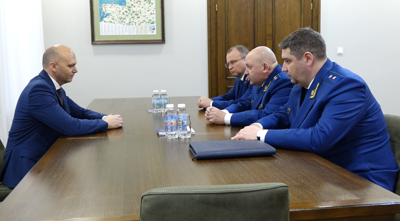 Алексею Беспрозванных представили нового прокурора Калининградской области