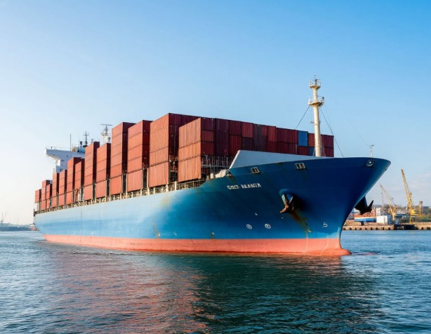 На морской линии Санкт-Петербург — Калининград появилось второе судно- контейнеровоз