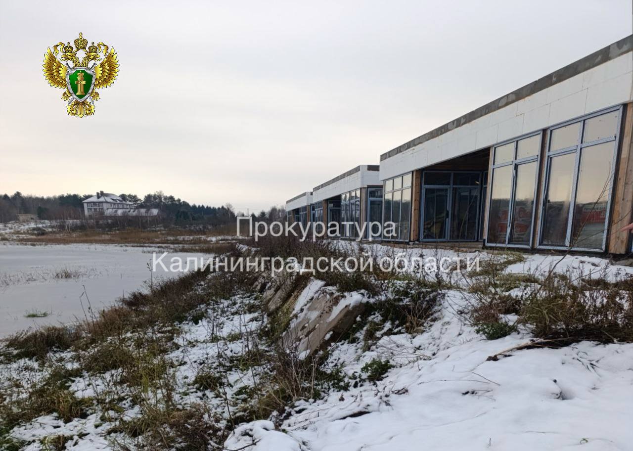Прокуратура требует вернуть 20 миллионов рублей гранта, выданного на строительство глэмпинга в Зеленоградском районе