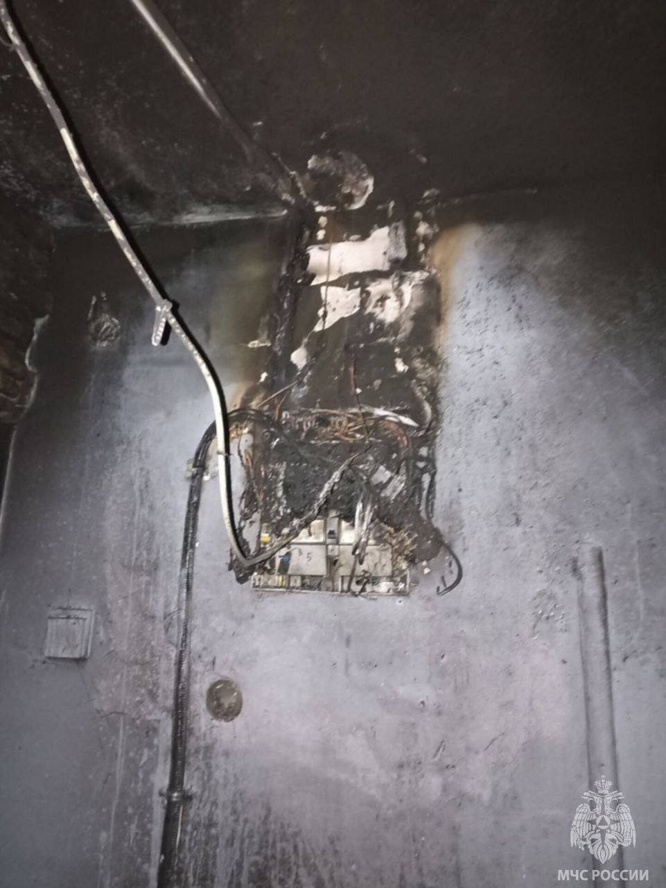 В Красноторовке сотрудники МЧС спасли 10 человек из горящего дома В Красноторовке сотрудники МЧС спасли 10 человек из горящего дома