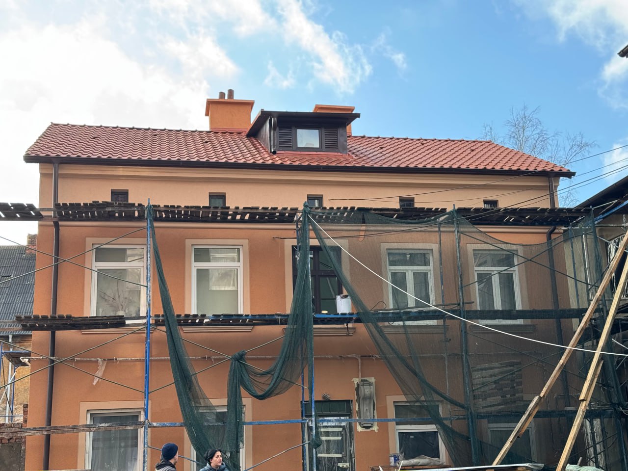 В Черняховске обновляют дома на Театральной и в переулке Суворова В Черняховске обновляют дома на Театральной и в переулке Суворова