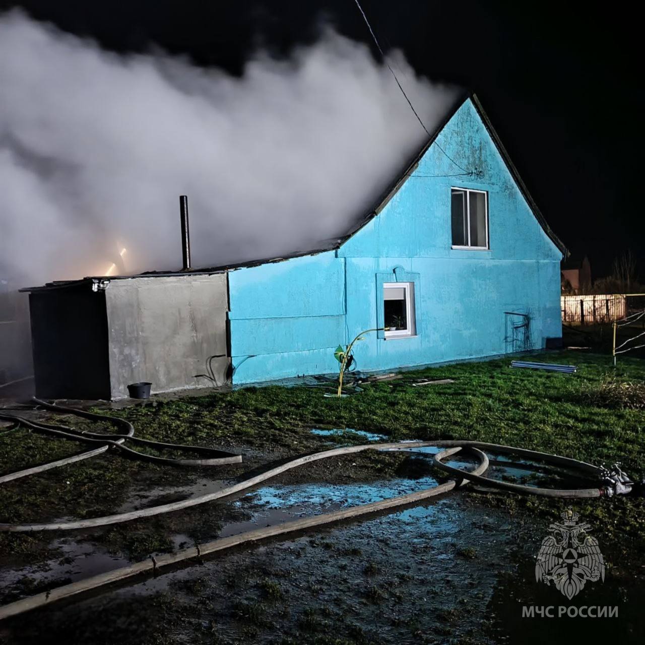 250 квадратных метров в огне: в частном доме в Рожково произошел пожар