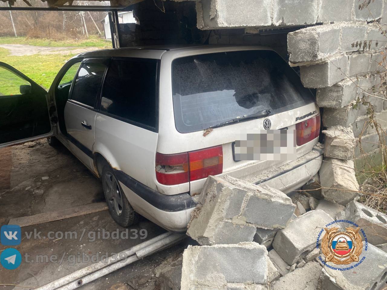 В посёлке Куйбышевское легковушка врезалась в стену гаража: водитель скончался В посёлке Куйбышевское легковушка врезалась в стену гаража: водитель скончался