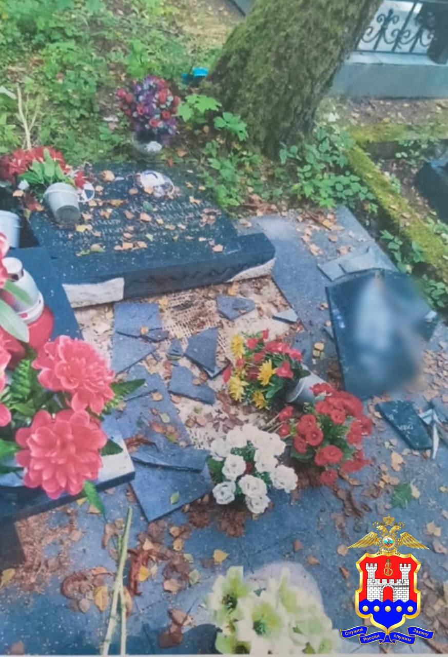 В Калининграде задержали мужчину, которого подозревают в разрушении более 20 надгробий на кладбище В Калининграде задержали мужчину, которого подозревают в разрушении более 20 надгробий на кладбище