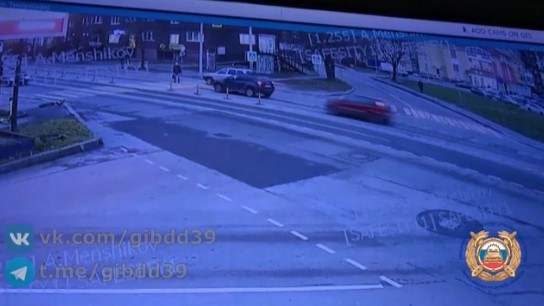 На Киевской на пешеходном переходе столкнулись две машины На Киевской на пешеходном переходе столкнулись две машины