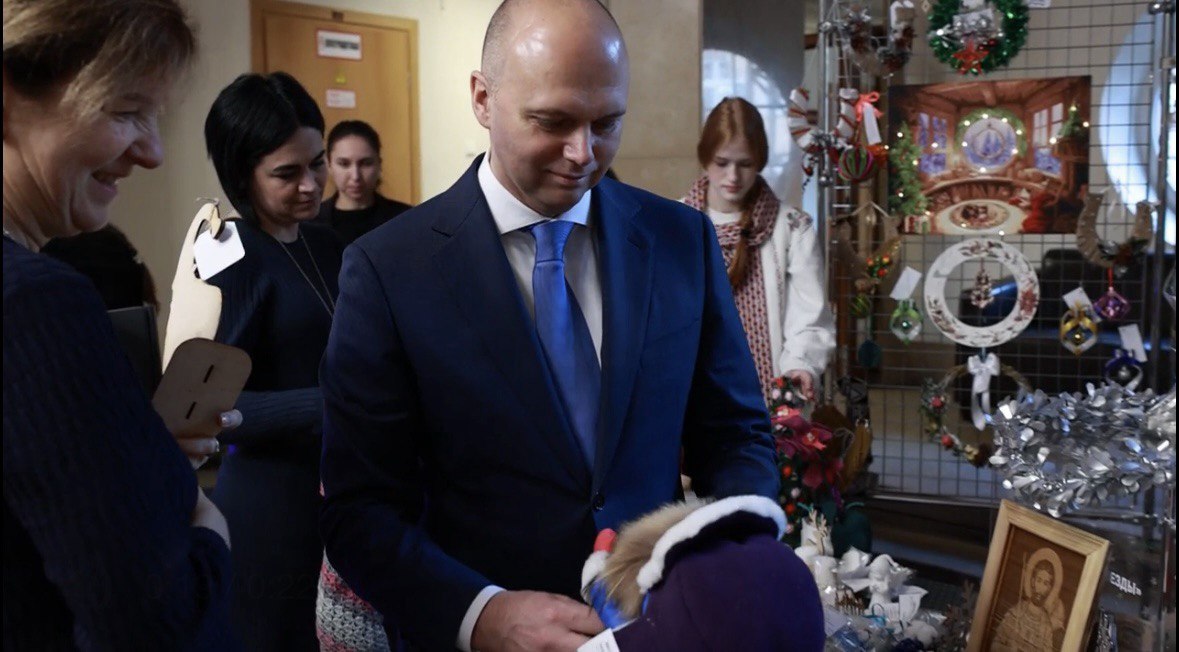 Благотворительная предновогодняя ярмарка прошла в правительстве Калининградской области 