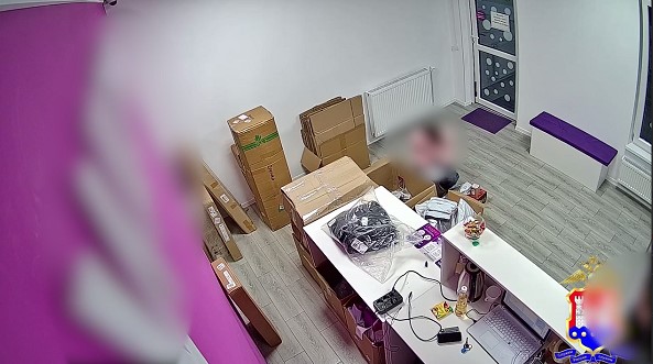В Калининграде задержали работников пункта выдачи, которые воровали товары маркетплейса
