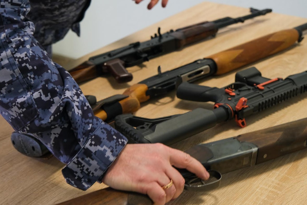 В Калининградской области выявили более 500 нарушений среди владельцев оружия с начала года В Калининградской области выявили более 500 нарушений среди владельцев оружия с начала года
