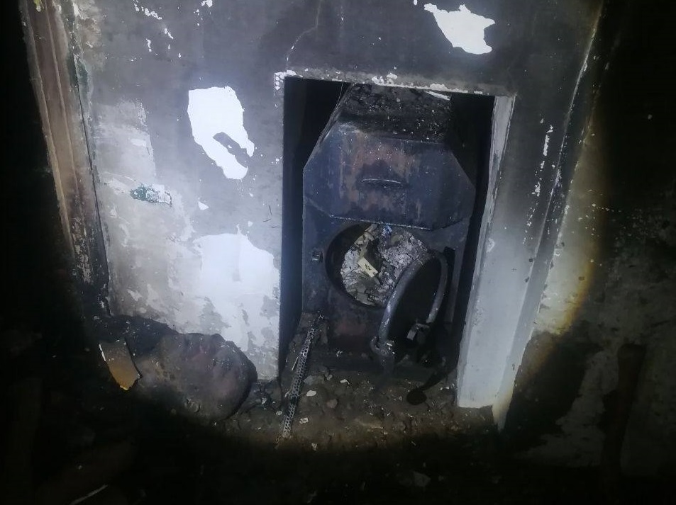СК проводит проверку после гибели мужчины при пожаре в Правдинском округе