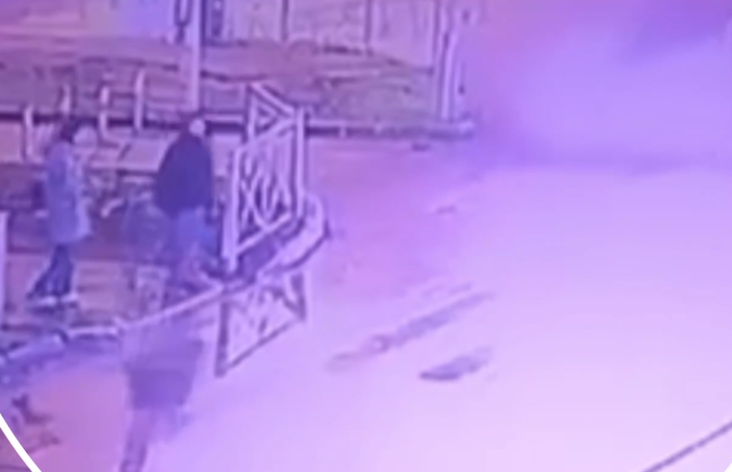 Шла на зеленый: на Борзова автомобиль сбил школьницу