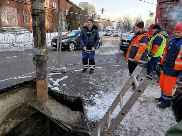 В «Водоканале» рассказали, когда заделают провал на Судостроительной