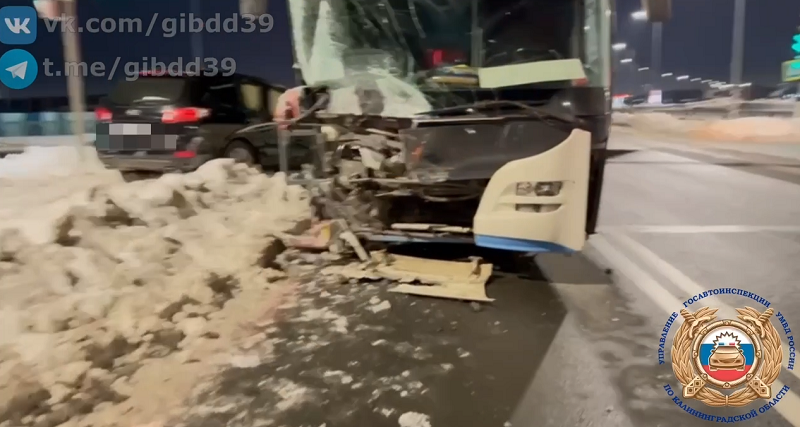 Пьяный водитель врезался в автобус на трассе Романово-Калининград