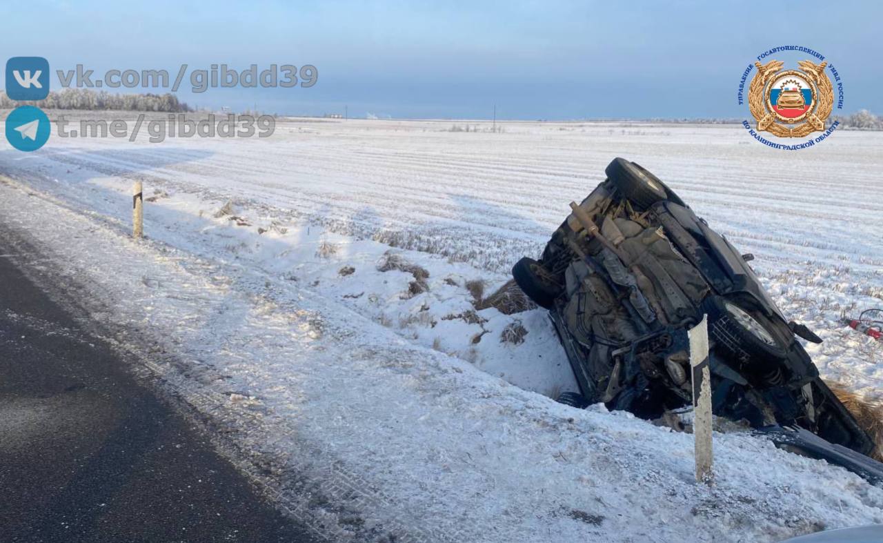 Машина съехала в кювет и перевернулась: в Гвардейском районе в аварии погиб мужчина