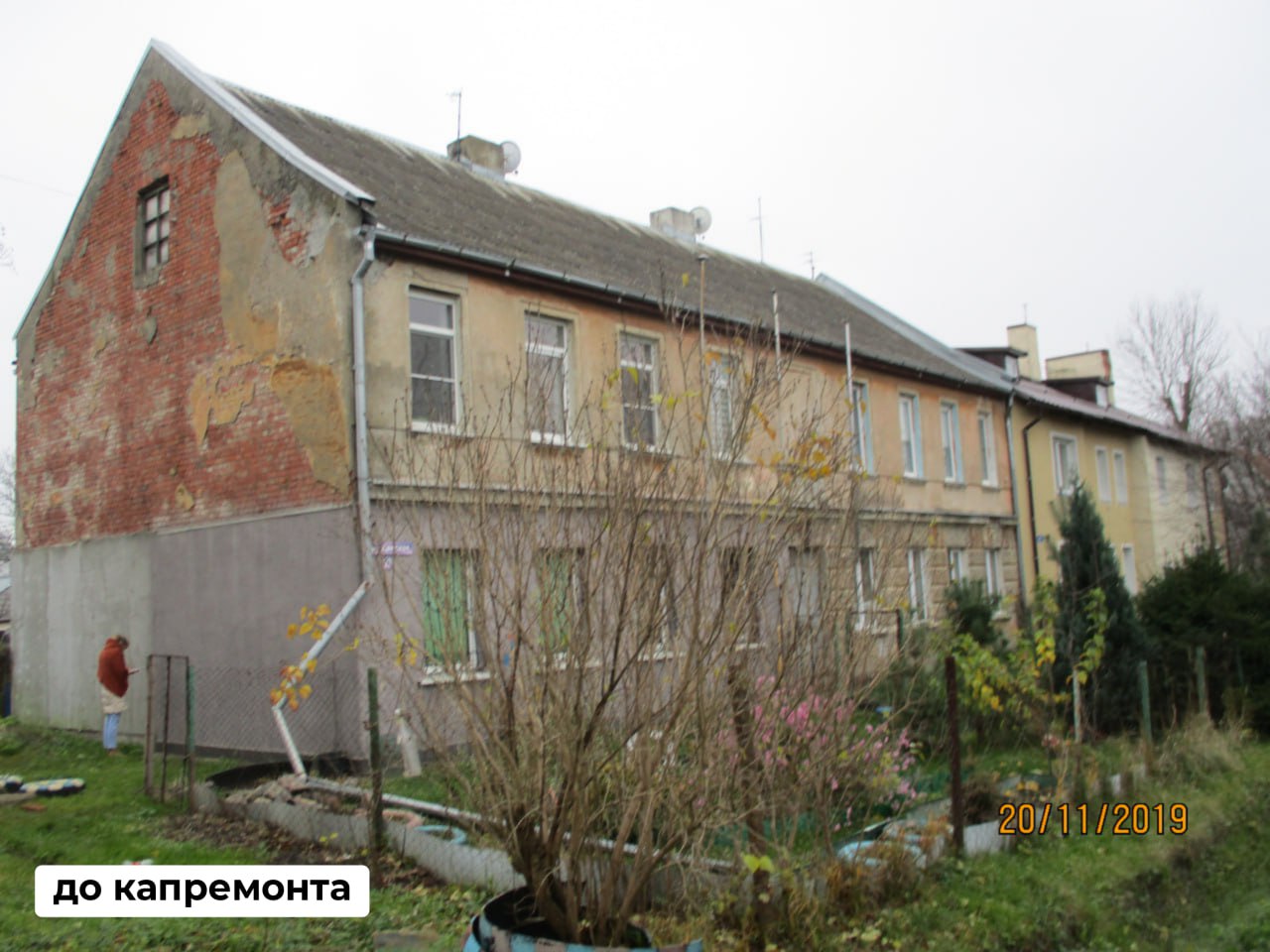 Исторический дом на Камской возвращает свой облик: на фасад вернут цвет столетней давности