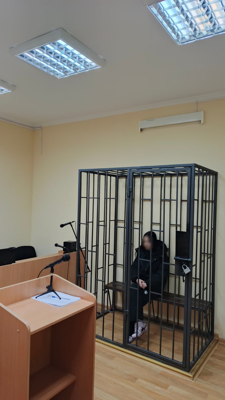 В Правдинске 16-летнюю девушку отправили в СИЗО по делу о склонении подростков к наркотикам