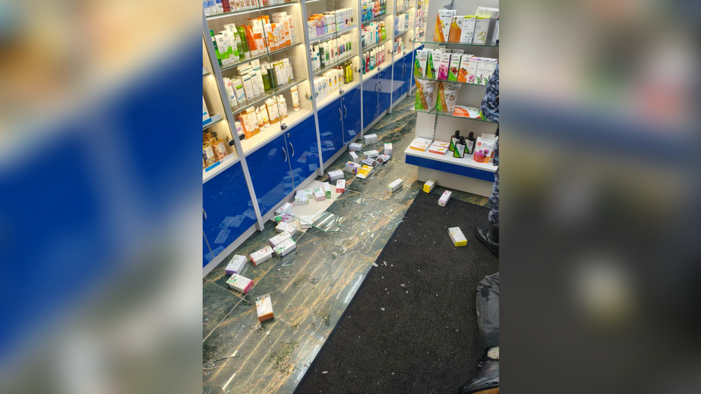 В Калининграде мужчина устроил погром в аптеке на улице Дзержинского